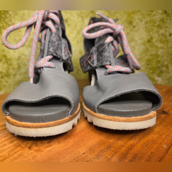 Sorel "Joanie" Gray Lace Up Leather/Canvas Wedge Sandals - Picture 3 of 10